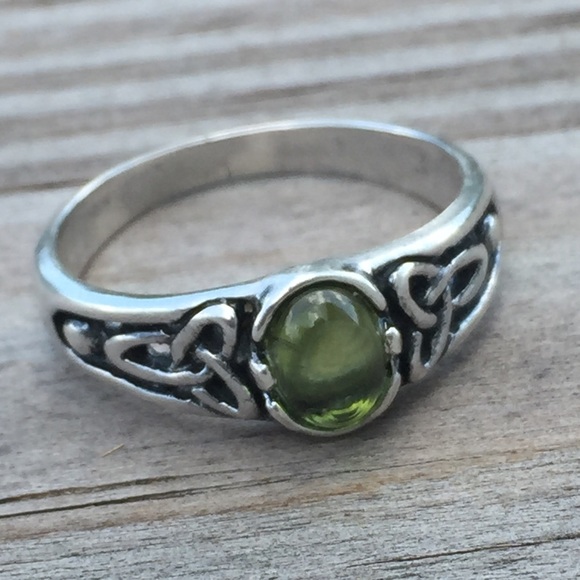 Triskele Ring .925 Sterling Silver w/ Peridot - Picture 4 of 8